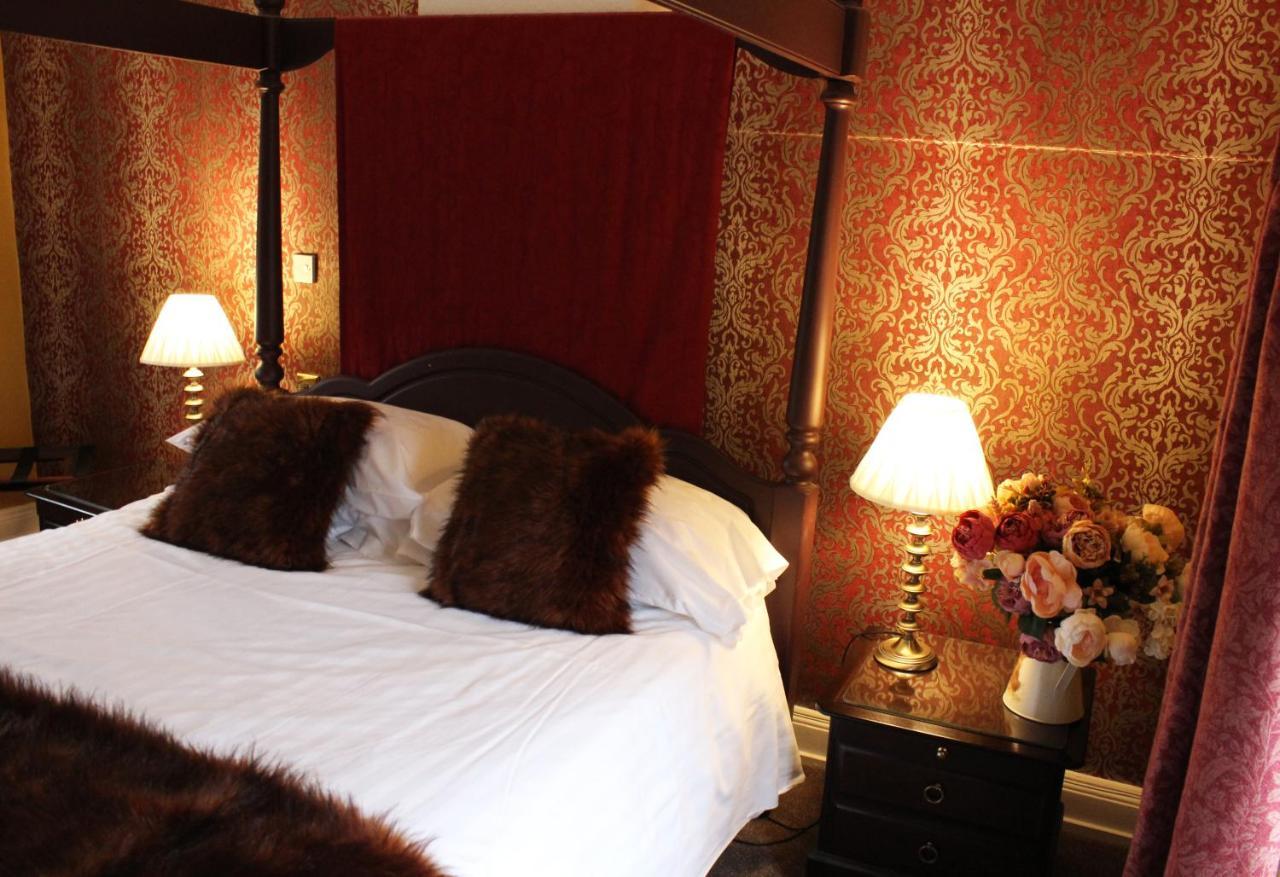 The Lion Hotel Buckden  Exterior photo
