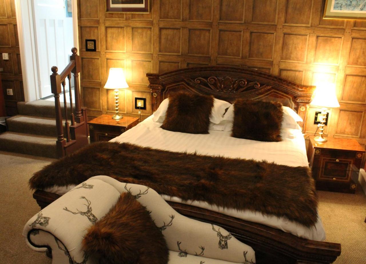 The Lion Hotel Buckden  Exterior photo