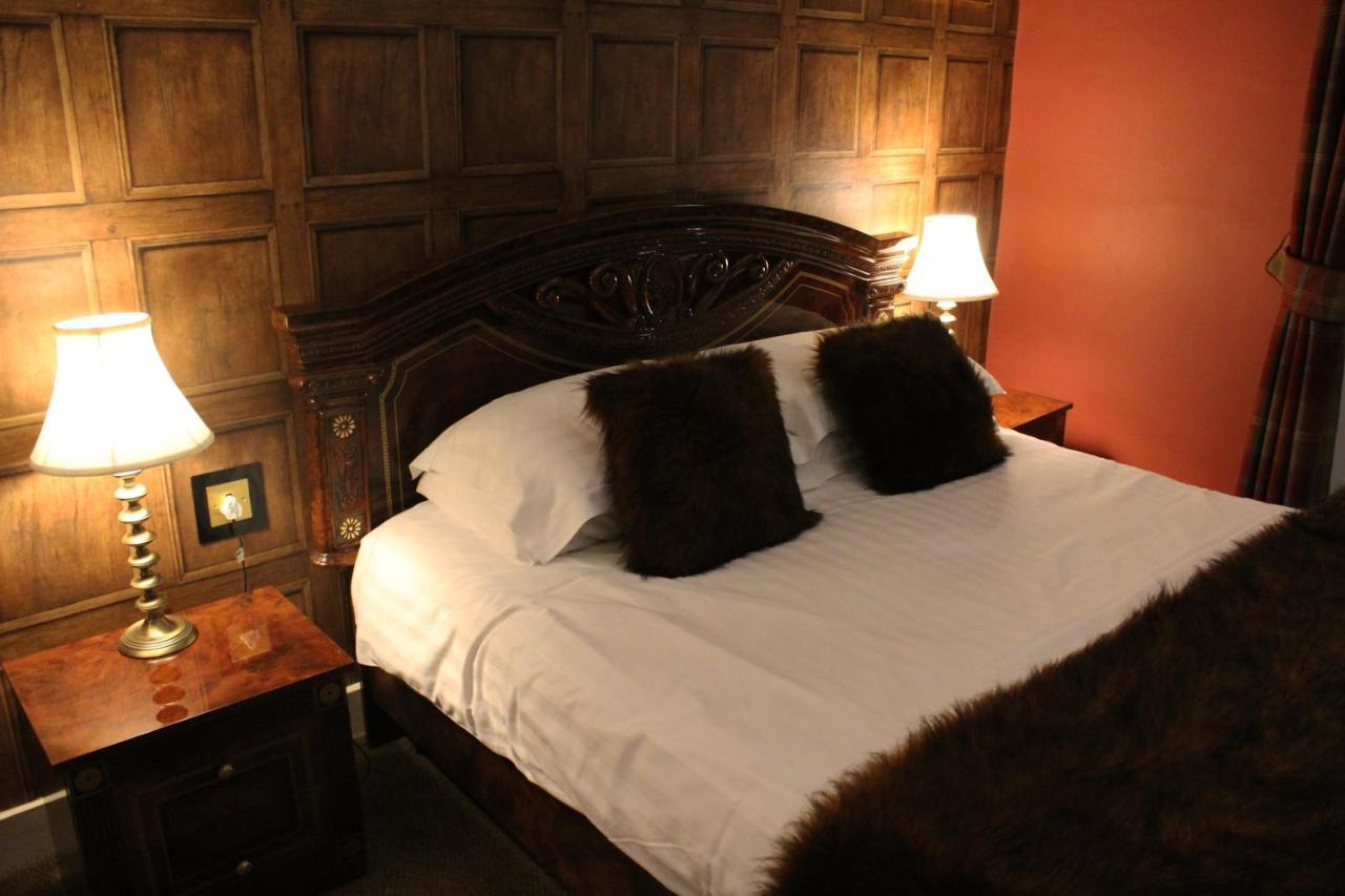 The Lion Hotel Buckden  Exterior photo
