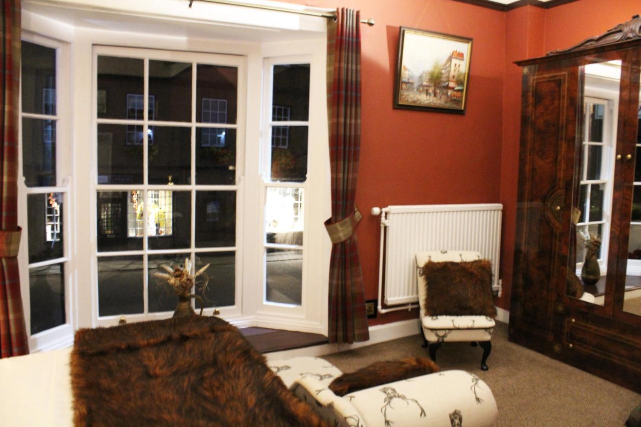 The Lion Hotel Buckden  Exterior photo